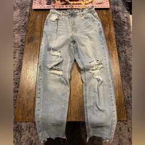 Vanilla Star Women’s size 7, distressed jeans
